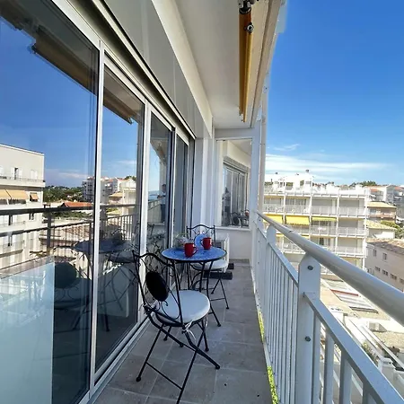 Maxime : 3 Pieces Climatise Avec Parking Face Au Port - Fr-1-226-564 Apartment